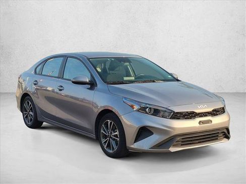 Used 2023 Kia Forte LXS FWD image 3
