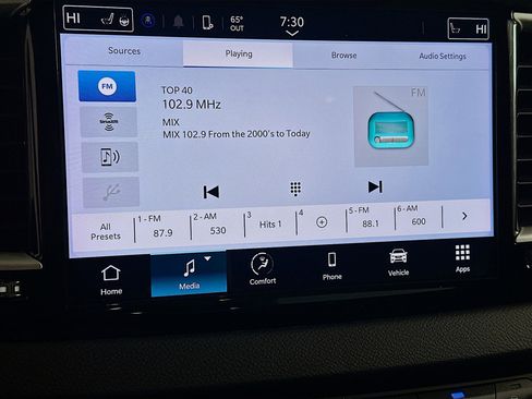 Used 2024 Chrysler Pacifica Touring-L image 21