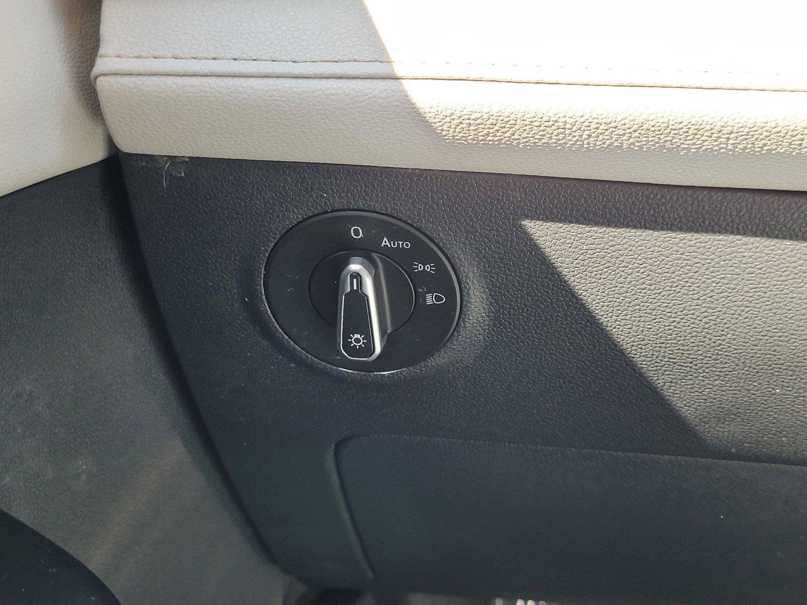 Certified 2025 Volkswagen Taos S AWD/4WD image 30