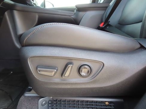 Used 2025 Toyota Sienna Platinum AWD/4WD image 7