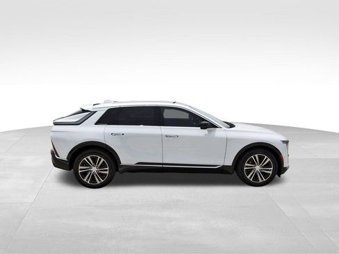 New 2026 Cadillac Lyriq Luxury AWD/4WD image 5