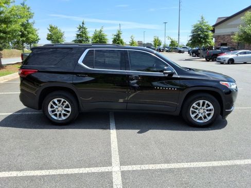 Certified 2021 Chevrolet Traverse LT FWD image 4