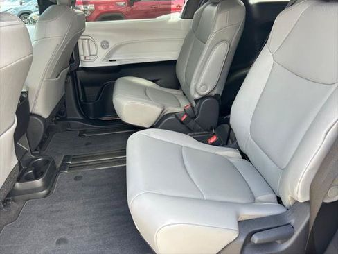 Certified 2026 Toyota Sienna XLE FWD image 17