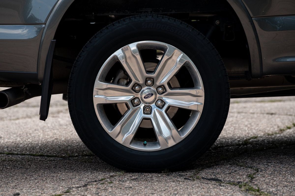 Used 2018 Ford F150 Platinum w/ FX4 Off-Road Package AWD/4WD image 11