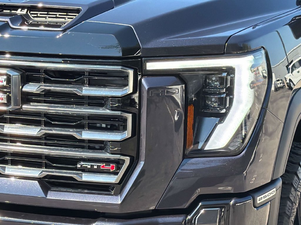 Used 2024 GMC Sierra 2500 AT4 w/ AT4 Premium Plus Package AWD/4WD image 11