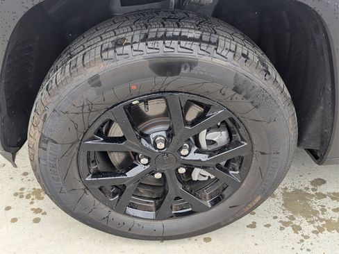 New 2025 Jeep Grand Cherokee L Altitude image 26