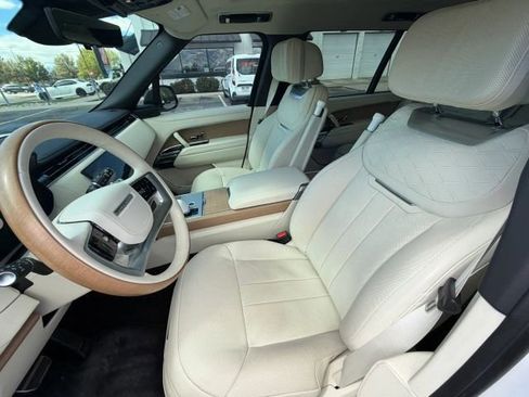 Used 2025 Land Rover Range Rover SV image 13