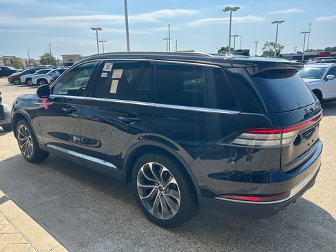 Used 2025 Lincoln Aviator Reserve AWD/4WD image 7