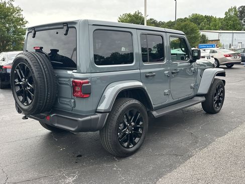 Used 2025 Jeep Wrangler Unlimited Sahara AWD/4WD image 8