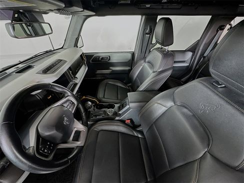 Used 2023 Ford Bronco Badlands image 11