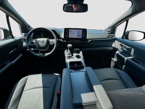 Used 2024 Toyota Sienna XLE Woodland Edition image 26