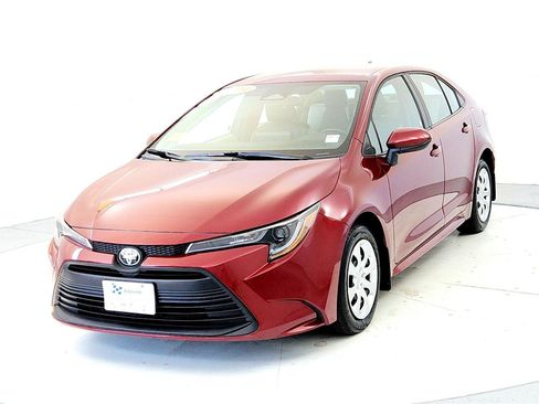 Used 2024 Toyota Corolla LE image 2