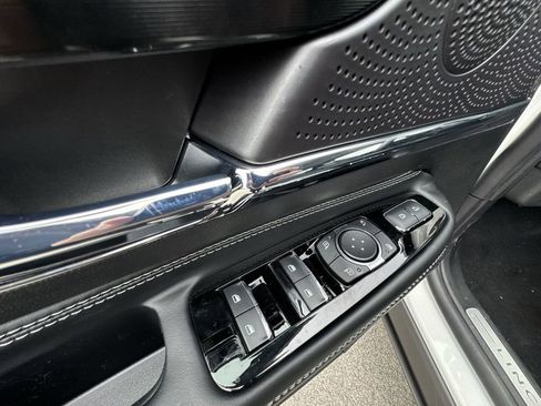 New 2026 Lincoln Corsair Reserve w/ Jet Appearance Package image 13