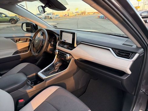 Used 2025 Toyota RAV4 XLE image 21