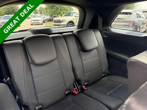 Used 2025 Mercedes-Benz GLS 450 4MATIC image 11