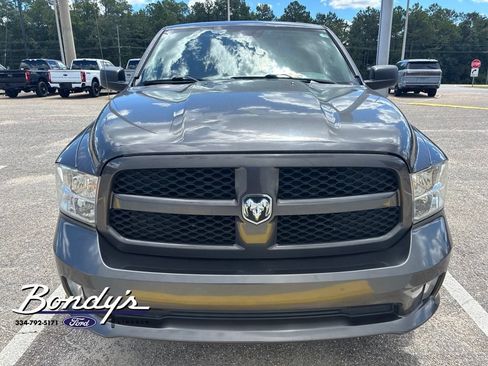 Used 2017 RAM 1500 Express RWD image 2