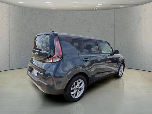 Used 2025 Kia Soul LX w/ LX Technology Package FWD image 5