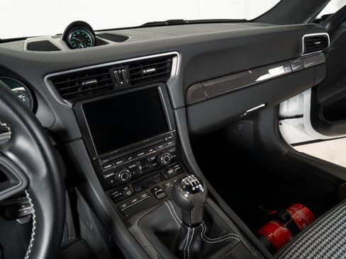 Used 2016 Porsche 911 R image 22