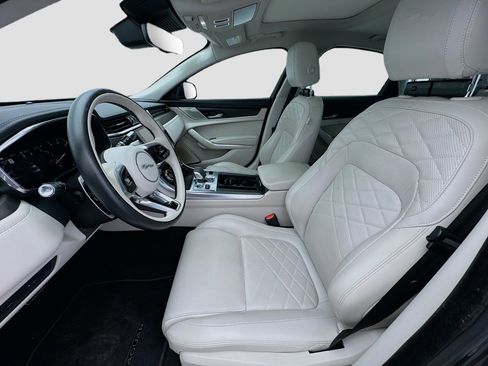 Used 2022 Jaguar XF SE RWD image 13
