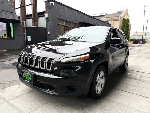 Used 2016 Jeep Cherokee Sport FWD image 1