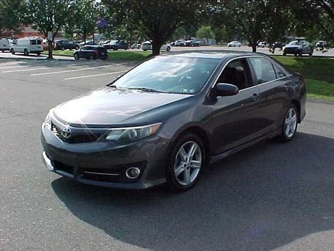 Used 2014 Toyota Camry SE FWD image 4