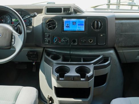 Used 2011 Ford E-350 and Econoline 350 XLT image 17