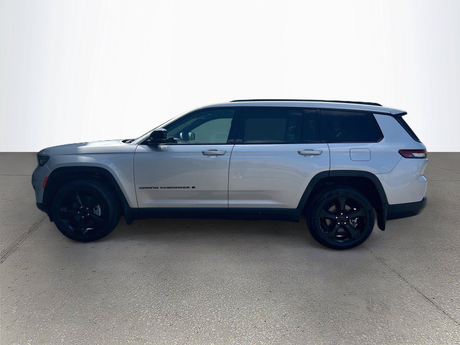 Used 2024 Jeep Grand Cherokee L Altitude AWD/4WD image 7