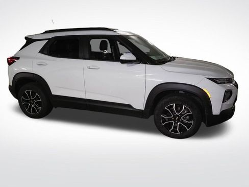 Used 2023 Chevrolet TrailBlazer ACTIV w/ Sun and Liftgate Package image 4