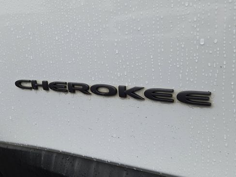 Used 2015 Jeep Cherokee Trailhawk w/ Comfort/Convenience Group image 31