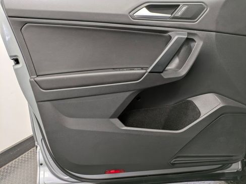 Used 2019 Volkswagen Tiguan SE w/ Panoramic Sunroof Package image 10