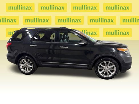 Used 2015 Ford Explorer XLT w/ Equipment Group 202B image 2