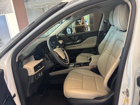 Certified 2026 Lincoln Corsair Premiere FWD image 12
