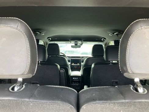Used 2025 Jeep Grand Cherokee L Laredo RWD image 13
