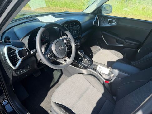 Used 2020 Kia Soul S FWD image 12