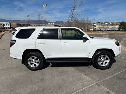 Used 2024 Toyota 4Runner SR5 AWD/4WD image 11