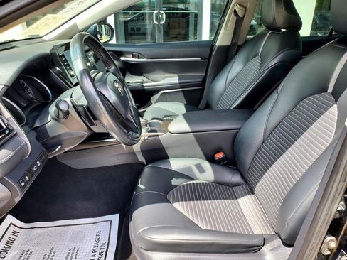 Used 2024 Toyota Camry SE FWD image 11