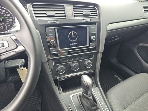 Used 2019 Volkswagen Golf S image 30