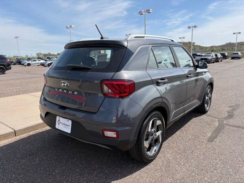 Used 2025 Hyundai Venue SEL FWD image 7
