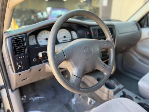 Used 2002 Toyota Tacoma PreRunner RWD image 17