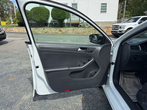Used 2014 Volkswagen Jetta S image 15