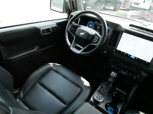 Used 2025 Ford Bronco Badlands w/ Sasquatch Package AWD/4WD image 9
