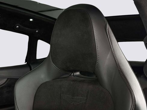 Used 2024 Aston Martin DBX image 15