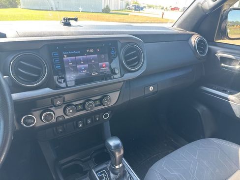 Used 2019 Toyota Tacoma TRD Off-Road image 11