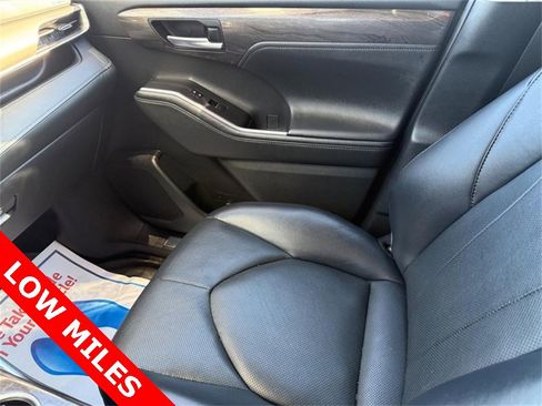 Used 2023 Toyota Highlander Limited image 26