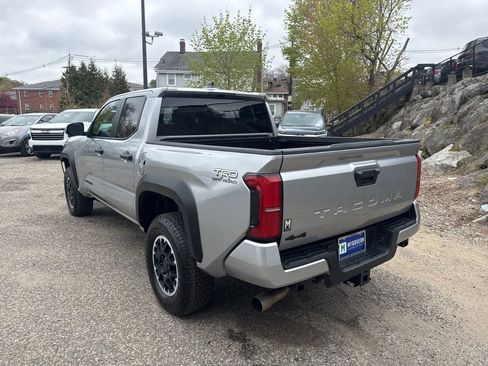 Used 2024 Toyota Tacoma TRD Off-Road AWD/4WD image 4