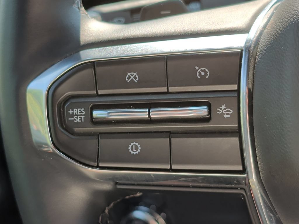 Used 2025 GMC Yukon XL Denali AWD/4WD image 12