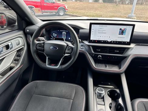 Used 2025 Ford Explorer ST image 18