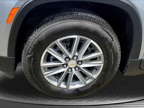 Used 2023 Chevrolet Traverse LT FWD image 32
