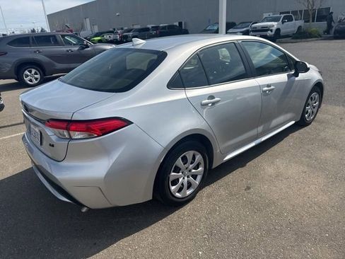 Used 2022 Toyota Corolla LE image 5