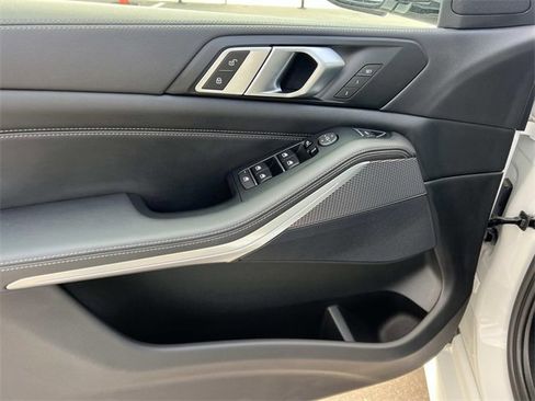 Used 2023 BMW X5 xDrive40i w/ M Sport Package image 12